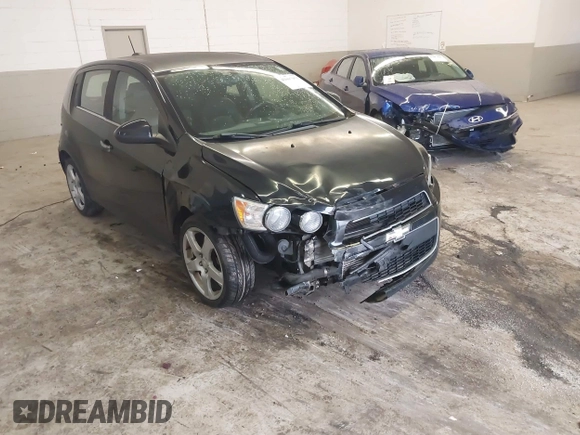 2016 Chevrolet Sonic LTZ z VIN 1G1JE6SB3G4150803, wystawiony jako IAAI lot #42007951 z przebiegiem 124 811 mil mil oraz . Historia ofert i sprzedaży dostępna na DreamBid. Obrazek 1.