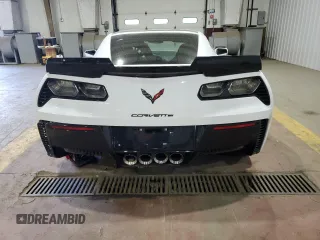 2015 Chevrolet Corvette Z06 3LZ z VIN 1G1YU2D69F5607892, wystawiony jako Copart lot #55785555 z przebiegiem 17 271 mil mil oraz Szkoda całkowita • Salvage title. Historia ofert i sprzedaży dostępna na DreamBid. Obrazek 6.