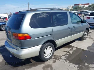 1999 Toyota Sienna LE with VIN 4T3ZF13C5XU099020, listed as a IAAI auction lot 41709287 with 206,884 mi miles. Bid and sale history available at carsss.com. Image 4.