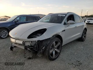 2025 Porsche Macan with VIN WP1AA2A53SLB01654, listed as a Copart auction lot 85136994 with 1,185 mi miles and Salvage title. Bid and sale history available at DreamBid. Image 1.