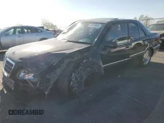 1994 Mercedes-Benz C z VIN WDBHA28E3RF075327, wystawiony jako Copart lot #57819825 z przebiegiem 83 224 mil mil oraz Szkoda całkowita • Salvage title. Historia ofert i sprzedaży dostępna na DreamBid. Obrazek 1.