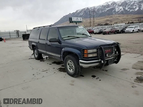 1999 GMC Suburban z VIN 1GDFK16R9XJ771458, wystawiony jako Copart lot #43412175 z przebiegiem 159 328 mil mil oraz Szkody całkowita. Historia ofert i sprzedaży dostępna na DreamBid. Obrazek 11.
