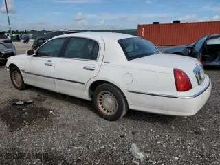 2002 Lincoln Town Car Executive with VIN 1LNHM81W82Y609104, listed as a Copart auction lot 75442374 with 324,612 mi miles and Salvage Title. Bid and sale history available at carsss.com. Image 2.
