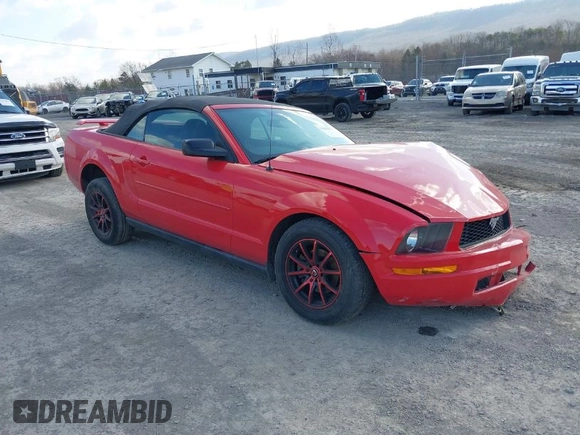 2007 Ford Mustang Deluxe with VIN 1ZVFT84N575328014, listed as a IAAI auction lot 41868433 with 110,680 mi miles and . Bid and sale history available at carsss.com. Image 1.