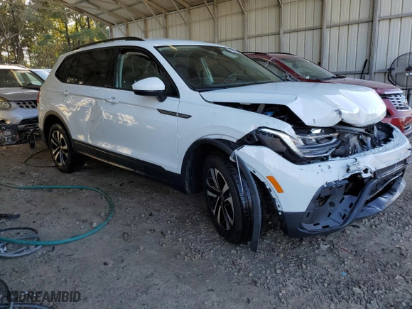 2024 Volkswagen Tiguan S with VIN 3VVFB7AX7RM046672, listed as a Copart auction lot 86002274 with 15,211 mi miles and Salvage Title. Bid and sale history available at carsss.com. Image 4.