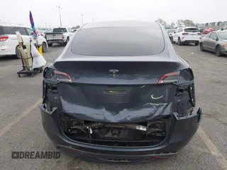 2021 Tesla Model Y Long Range with VIN 5YJYGDEEXMF092901, listed as a IAAI auction lot 42164866 with 61,240 mi miles and . Bid and sale history available at carsss.com. Image 17.
