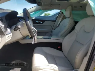 2020 Volvo V60 z VIN YV4102WK2L1030444, wystawiony jako Copart lot #66114153 z przebiegiem 49 347 mil mil oraz . Historia ofert i sprzedaży dostępna na DreamBid. Obrazek 7.