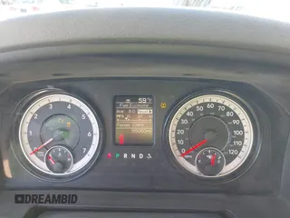 2018 Ram 1500 Express z VIN 1C6RR7FT8JS153794, wystawiony jako IAAI lot #41072931 z przebiegiem 95 060 mil mil oraz . Historia ofert i sprzedaży dostępna na DreamBid. Obrazek 7.