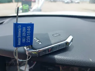 2023 Kia K5 LXS z VIN 5XXG14J2XPG210651, wystawiony jako IAAI lot #42243437 z przebiegiem 37 367 mil mil oraz . Historia ofert i sprzedaży dostępna na DreamBid. Obrazek 11.