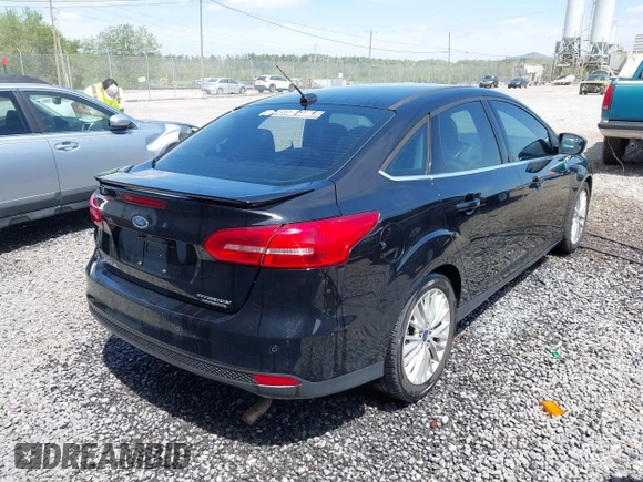 2016 Ford Focus Titanium z VIN 1FADP3J28GL393422, wystawiony jako IAAI lot #42075513 z przebiegiem 146 535 mil mil oraz . Historia ofert i sprzedaży dostępna na DreamBid. Obrazek 4.