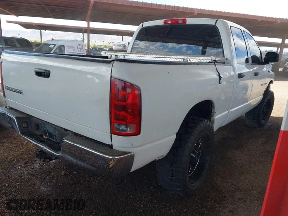 2005 Dodge 1500 SLT with VIN 1D7HU18DX5J582118, listed as a IAAI auction lot 42026954 with 320,123 mi miles. Bid and sale history available at carsss.com. Image 4.