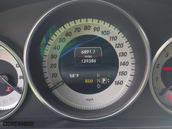 2014 Mercedes-Benz E-Class E 350 Luxury with VIN WDDHF8JB0EA850671, listed as a IAAI auction lot 41935999 with 139,386 mi miles. Bid and sale history available at carsss.com. Image 16.