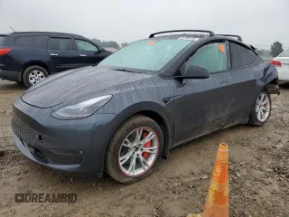 2023 Tesla Model Y Long Range z VIN 7SAYGDEE7PF870370, wystawiony jako Copart lot #55700135 z przebiegiem 32 410 mil mil oraz Szkody całkowita. Historia ofert i sprzedaży dostępna na DreamBid. Obrazek 1.