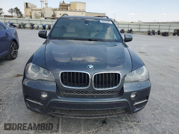 2013 BMW X5 xDrive35i z VIN 5UXZV4C54D0B14923, wystawiony jako Copart lot #50929385 z przebiegiem 249 533 mil mil oraz Tytuł czysty. Historia ofert i sprzedaży dostępna na DreamBid. Obrazek 5.