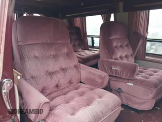 1991 Chevrolet Chevy Van z VIN 1GBEG25K0M7138789, wystawiony jako IAAI lot #42356002 z przebiegiem 137 404 mil mil oraz . Historia ofert i sprzedaży dostępna na DreamBid. Obrazek 8.