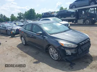 2017 Ford Focus Titanium z VIN 1FADP3J27HL306546, wystawiony jako IAAI lot #42480576 z przebiegiem 114 285 mil mil oraz . Historia ofert i sprzedaży dostępna na DreamBid. Obrazek 1.
