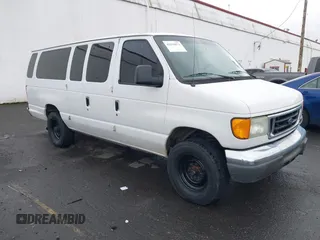2006 Ford Econoline Passenger XL with VIN 1FBSS31L56DA35393, listed as a IAAI auction lot 41819071 with 175,478 mi miles. Bid and sale history available at carsss.com. Image 1.