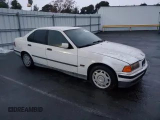 1995 BMW 3 Series z VIN WBACA532XSFG13649, wystawiony jako Copart lot #82580054 z przebiegiem Nie podano mil oraz Czysty tytuł • Clean title. Historia ofert i sprzedaży dostępna na DreamBid. Obrazek 4.