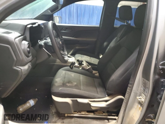2024 Chevrolet Colorado 2WD Work Truck z VIN 1GCGSBEC2R1225924, wystawiony jako Copart lot #46835315 z przebiegiem Nie podano mil oraz Szkoda całkowita • Salvage title. Historia ofert i sprzedaży dostępna na DreamBid. Obrazek 7.