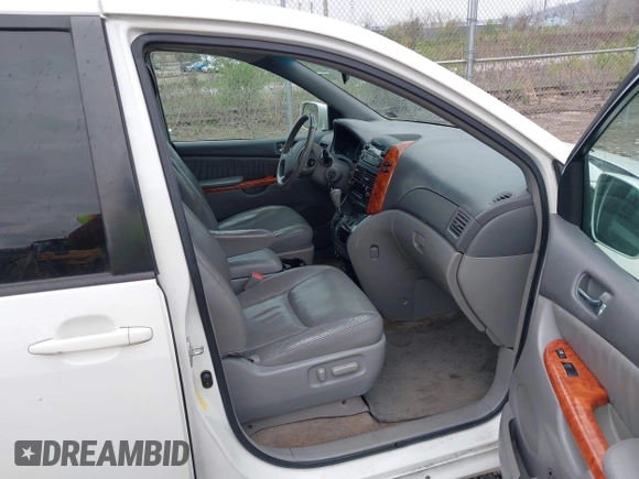 2009 Toyota Sienna XLE with VIN 5TDZK22C39S269799, listed as a IAAI auction lot 42092532 with 339,646 mi miles. Bid and sale history available at carsss.com. Image 5.