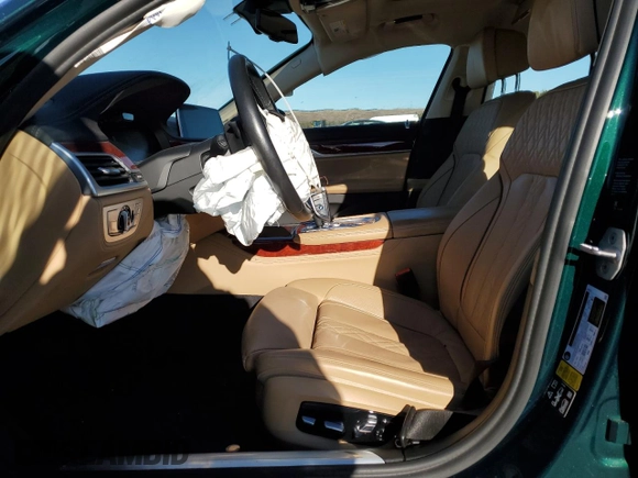 2022 BMW 7 Series with VIN WBA7U2C11NCJ22940, listed as a Copart auction lot 87848125 with 37,023 mi miles and Salvage title. Bid and sale history available at DreamBid. Image 7.