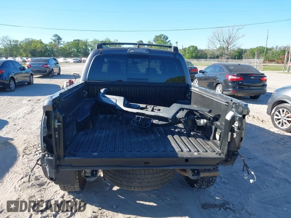2017 Toyota Tacoma SR5 with VIN 5TFAZ5CNXHX050289, listed as a IAAI auction lot 41771576 with 68,735 mi miles and . Bid and sale history available at carsss.com. Image 6.