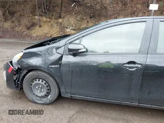 2015 Toyota Prius One z VIN JTDKDTB30F1101631, wystawiony jako IAAI lot #42331068 z przebiegiem 156 631 mil mil oraz . Historia ofert i sprzedaży dostępna na DreamBid. Obrazek 18.