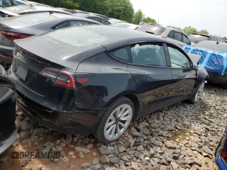 2022 Tesla Model 3 z VIN 5YJ3E1EA3NF288398, wystawiony jako Copart lot #50252735 z przebiegiem 89 968 mil mil oraz Szkoda całkowita • Salvage title. Historia ofert i sprzedaży dostępna na DreamBid. Obrazek 3.