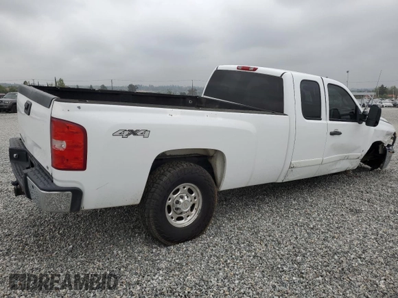 2007 Chevrolet Silverado 1500 with VIN 1GBHC39657E597358, listed as a Copart auction lot 52408105 with 379,668 mi miles and Salvage Title. Bid and sale history available at DreamBid. Image 3.