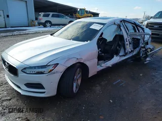 2018 Volvo S90 Momentum with VIN LVY982MK5JP036453, listed as a IAAI auction lot 41269326 with 82,231 mi miles. Bid and sale history available at carsss.com. Image 20.