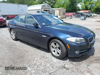 2013 BMW 5 Series 528i xDrive z VIN WBAXH5C50DDW16210, wystawiony jako IAAI lot #42369339 z przebiegiem 125 917 mil mil oraz . Historia ofert i sprzedaży dostępna na DreamBid. Obrazek 1.
