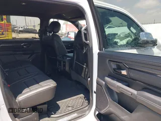 2024 Ram 1500 Limited z VIN 1C6SRFHTXRN208717, wystawiony jako IAAI lot #42372730 z przebiegiem 5 872 mil mil oraz . Historia ofert i sprzedaży dostępna na DreamBid. Obrazek 8.