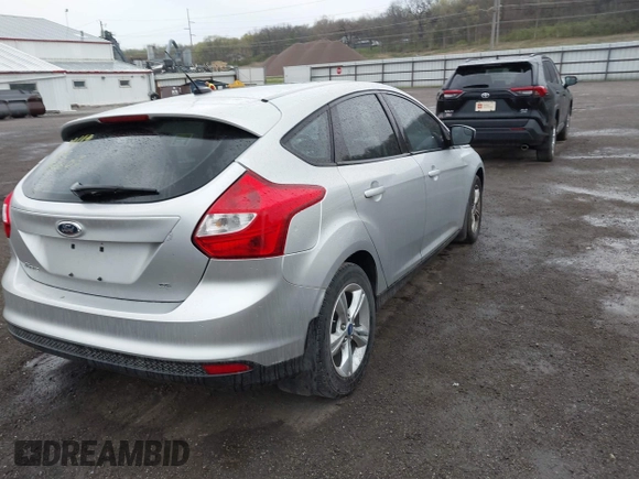 2012 Ford Focus SE z VIN 1FAHP3K27CL152803, wystawiony jako IAAI lot #42058556 z przebiegiem 181 717 mil mil oraz . Historia ofert i sprzedaży dostępna na DreamBid. Obrazek 4.