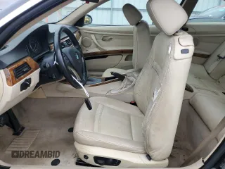 2007 BMW 3 Series 328i z VIN WBAWB33587PV70159, wystawiony jako Copart lot #57220185 z przebiegiem Nie podano mil oraz Szkoda całkowita • Salvage title. Historia ofert i sprzedaży dostępna na DreamBid. Obrazek 7.