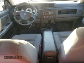 2008 Dodge Dakota SXT z VIN 1D7HW38K48S525576, wystawiony jako Copart lot #84548714 z przebiegiem 107 841 mil mil oraz Szkoda całkowita • Salvage title. Historia ofert i sprzedaży dostępna na DreamBid. Obrazek 8.