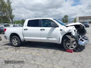 2008 Toyota Tundra z VIN 5TFEV54128X049128, wystawiony jako IAAI lot #42249292 z przebiegiem 313 233 mil mil oraz . Historia ofert i sprzedaży dostępna na DreamBid. Obrazek 13.