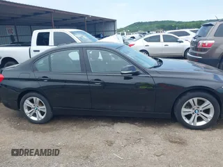 2016 BMW 3 Series 328i xDrive z VIN WBA8E3G59GNT26073, wystawiony jako IAAI lot #42337925 z przebiegiem 110 149 mil mil oraz . Historia ofert i sprzedaży dostępna na DreamBid. Obrazek 14.