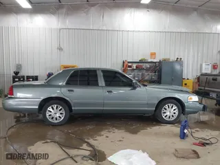 2005 Ford Crown Victoria LX with VIN 2FAFP74W05X124670, listed as a IAAI auction lot 41581963 with 135,486 mi miles. Bid and sale history available at carsss.com. Image 13.