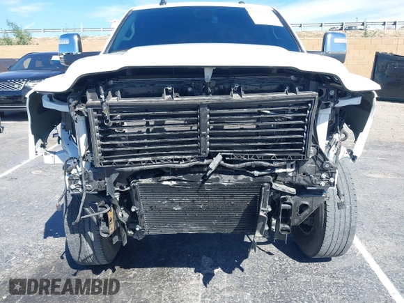 2024 Ram 2500 Laramie z VIN 3C6UR5FL2RG267971, wystawiony jako IAAI lot #41707239 z przebiegiem 22 898 mil mil oraz . Historia ofert i sprzedaży dostępna na DreamBid. Obrazek 6.