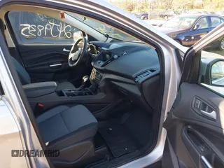 2019 Ford Escape SE z VIN 1FMCU9GD1KUC51552, wystawiony jako IAAI lot #40948295 z przebiegiem 24 571 mil mil oraz . Historia ofert i sprzedaży dostępna na DreamBid. Obrazek 5.