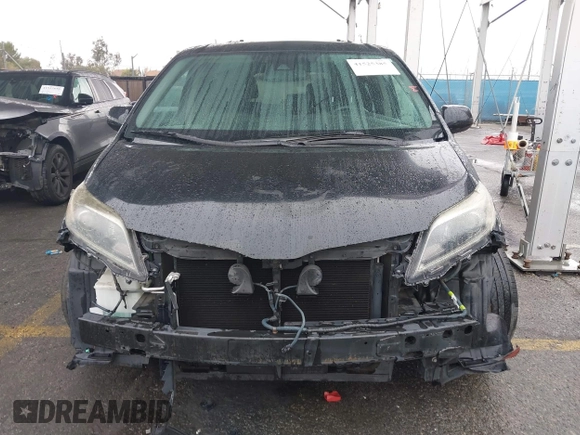 2018 Toyota Sienna SE with VIN 5TDXZ3DC1JS953289, listed as a IAAI auction lot 41525385 with 63,450 mi miles and . Bid and sale history available at DreamBid. Image 13.