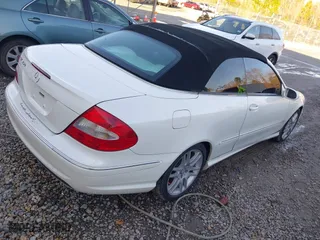 2009 Mercedes-Benz CLK-Class 3.5L with VIN WDBTK56F89T106562, listed as a IAAI auction lot 41313426 with 161,578 mi miles. Bid and sale history available at carsss.com. Image 4.