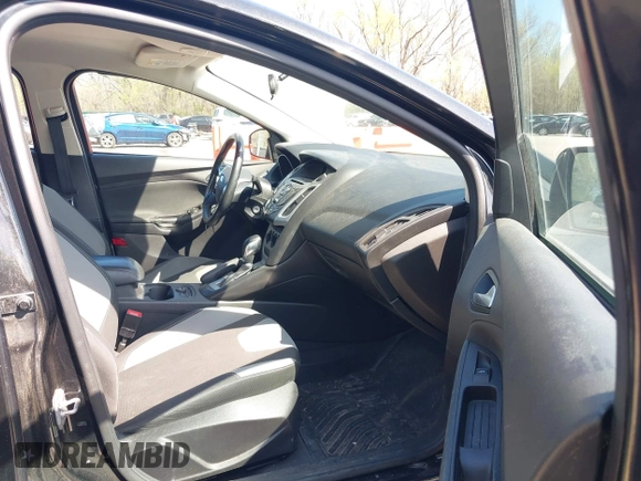 2014 Ford Focus SE with VIN 1FADP3F26EL223601, listed as a IAAI auction lot 41930554 with 190,275 mi miles. Bid and sale history available at carsss.com. Image 5.