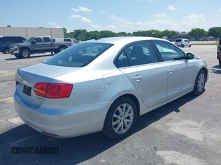 2013 Volkswagen Jetta SE с VIN 3VWDP7AJ6DM376487, выставлен на аукционе IAAI как лот 42362475 с пробегом 124 324 миль миль и . История ставок и продаж доступна на DreamBid. Изображение 4.