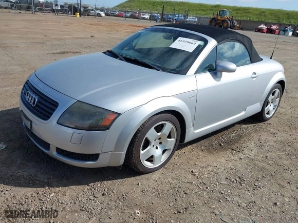 2001 Audi TT with VIN TRUUT28N411020922, listed as a IAAI auction lot 41939069 with 105,875 mi miles. Bid and sale history available at carsss.com. Image 2.