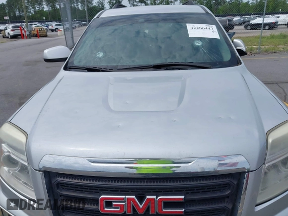 2017 GMC Terrain SLE z VIN 2GKFLNE33H6185704, wystawiony jako IAAI lot #42286447 z przebiegiem 144 174 mil mil oraz . Historia ofert i sprzedaży dostępna na DreamBid. Obrazek 6.