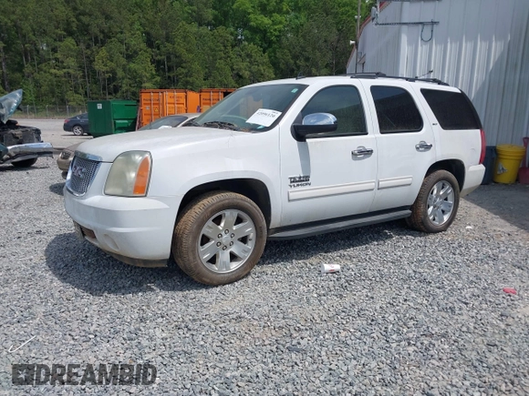 2011 GMC Yukon SLT with VIN 1GKS1CE0XBR156954, listed as a IAAI auction lot 42096120 with 288,142 mi miles. Bid and sale history available at carsss.com. Image 17.