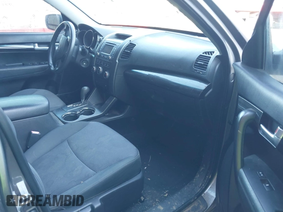 2013 Kia Sorento LX with VIN 5XYKT3A63DG399653, listed as a IAAI auction lot 41323730 with 194,001 mi miles. Bid and sale history available at carsss.com. Image 5.