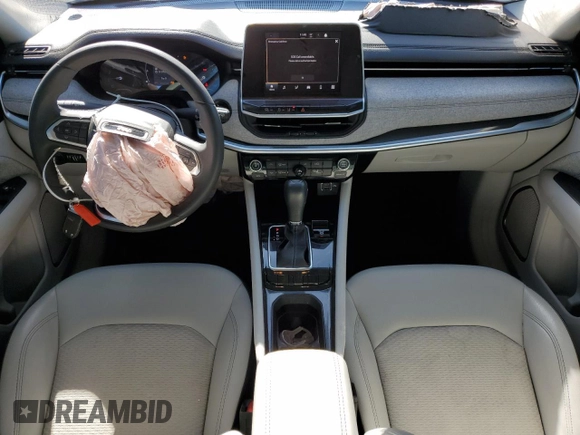 2022 Jeep Compass Altitude z VIN 3C4NJCBB7NT139457, wystawiony jako Copart lot #83322804 z przebiegiem 47 017 mil mil oraz Szkoda całkowita • Salvage title. Historia ofert i sprzedaży dostępna na DreamBid. Obrazek 8.