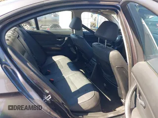 2006 BMW 3 Series 325xi z VIN WBAVD13596KT79419, wystawiony jako IAAI lot #42125590 z przebiegiem 203 431 mil mil oraz . Historia ofert i sprzedaży dostępna na DreamBid. Obrazek 8.